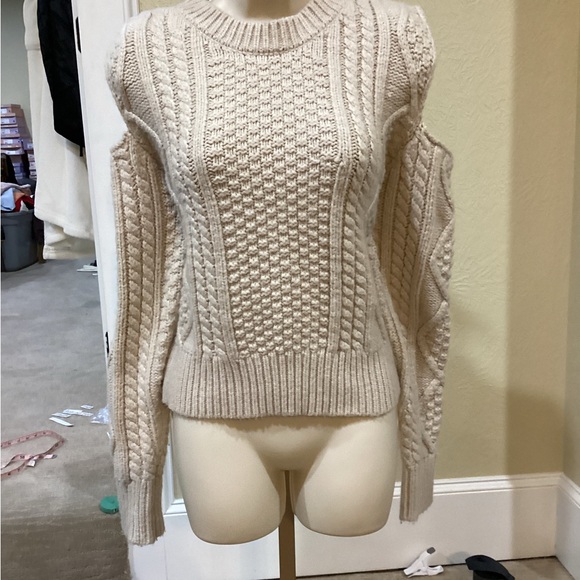 PRE-OWNED SIZE XS OVERSIZED Blank NYC Cream Cable Knit Cold Shoulder Sweater - Picture 9 of 11